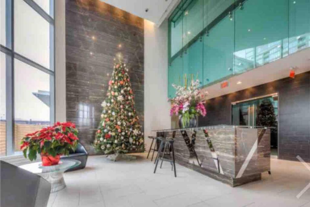 Stunning Condo Wit Amazing View 5Mins From Cntower Торонто Екстер'єр фото