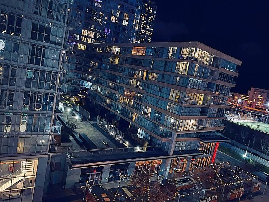 Stunning Condo Wit Amazing View 5Mins From Cntower Торонто Екстер'єр фото