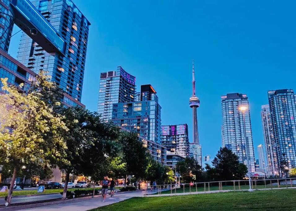 Stunning Condo Wit Amazing View 5Mins From Cntower Торонто Екстер'єр фото