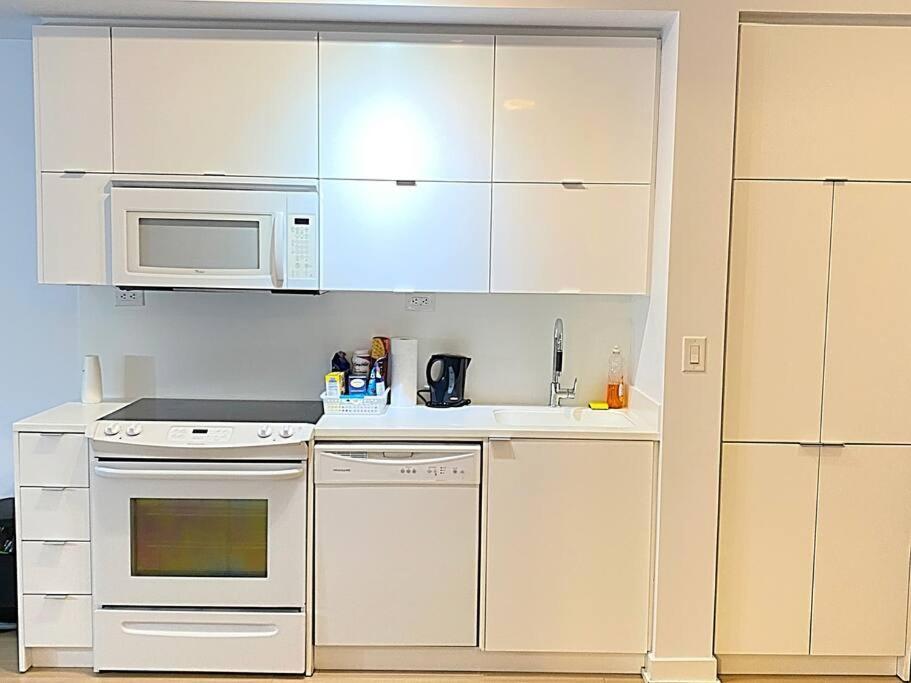 Stunning Condo Wit Amazing View 5Mins From Cntower Торонто Екстер'єр фото