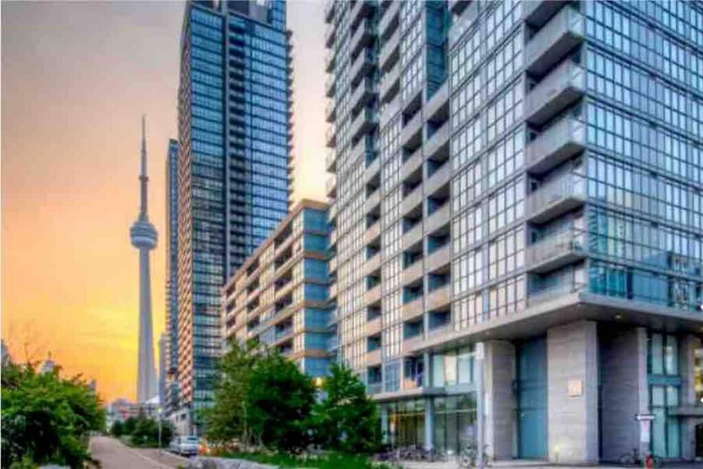 Stunning Condo Wit Amazing View 5Mins From Cntower Торонто Екстер'єр фото