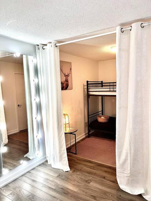 Stunning Condo Wit Amazing View 5Mins From Cntower Торонто Екстер'єр фото