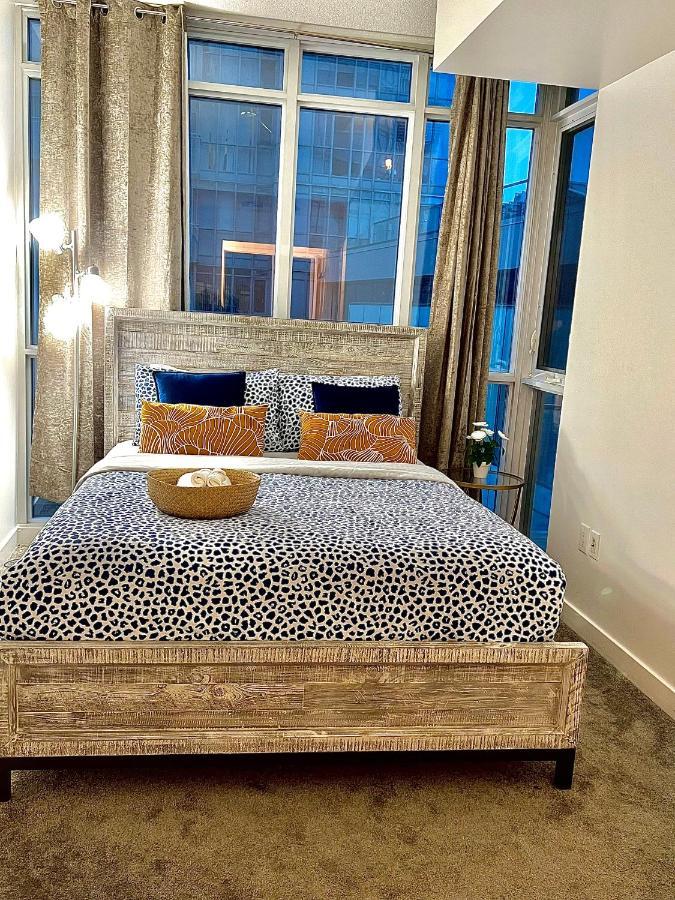 Stunning Condo Wit Amazing View 5Mins From Cntower Торонто Екстер'єр фото