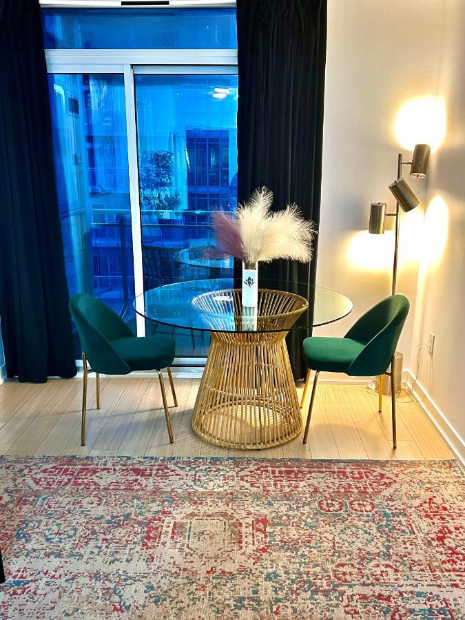 Stunning Condo Wit Amazing View 5Mins From Cntower Торонто Екстер'єр фото