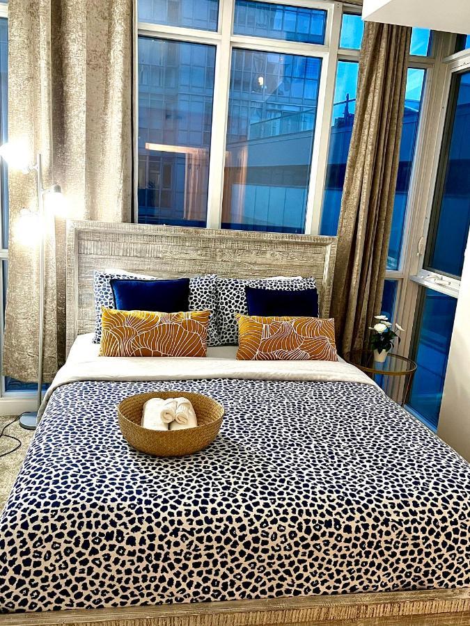 Stunning Condo Wit Amazing View 5Mins From Cntower Торонто Екстер'єр фото